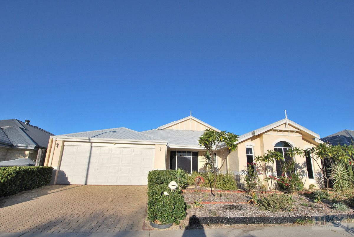 4 bedrooms House in 8 Bonsall Drive ELLENBROOK WA, 6069
