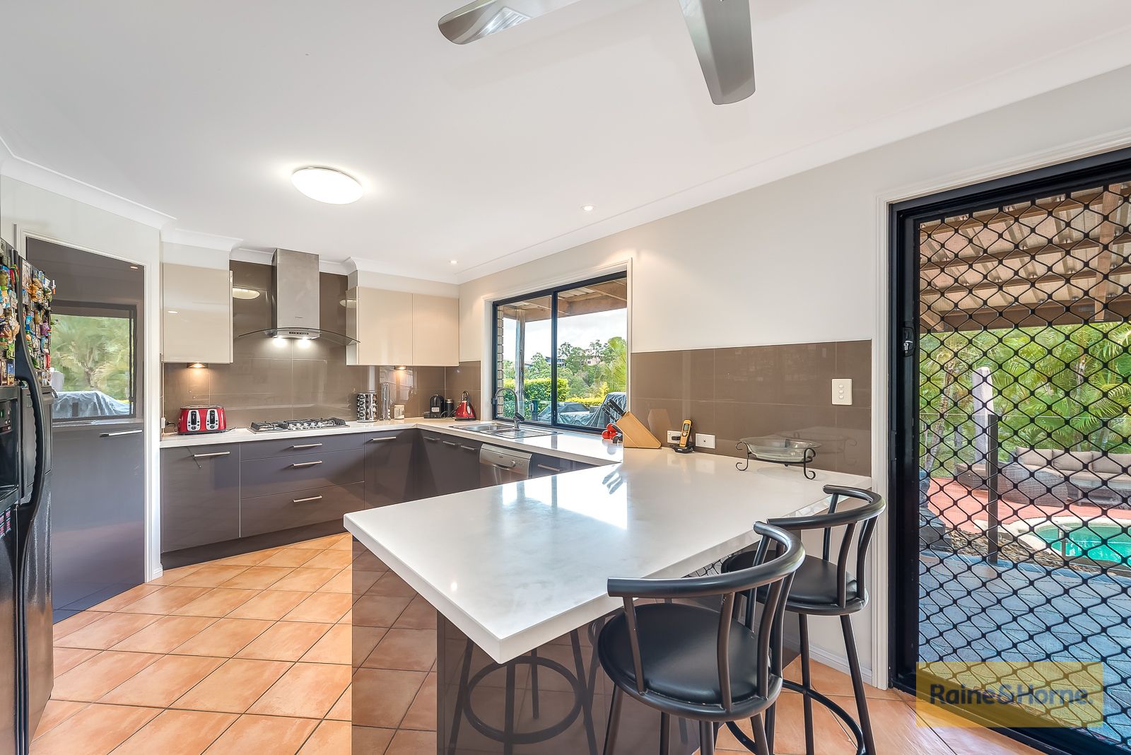 26 PAGO TERRACE, Pacific Pines QLD 4211, Image 2