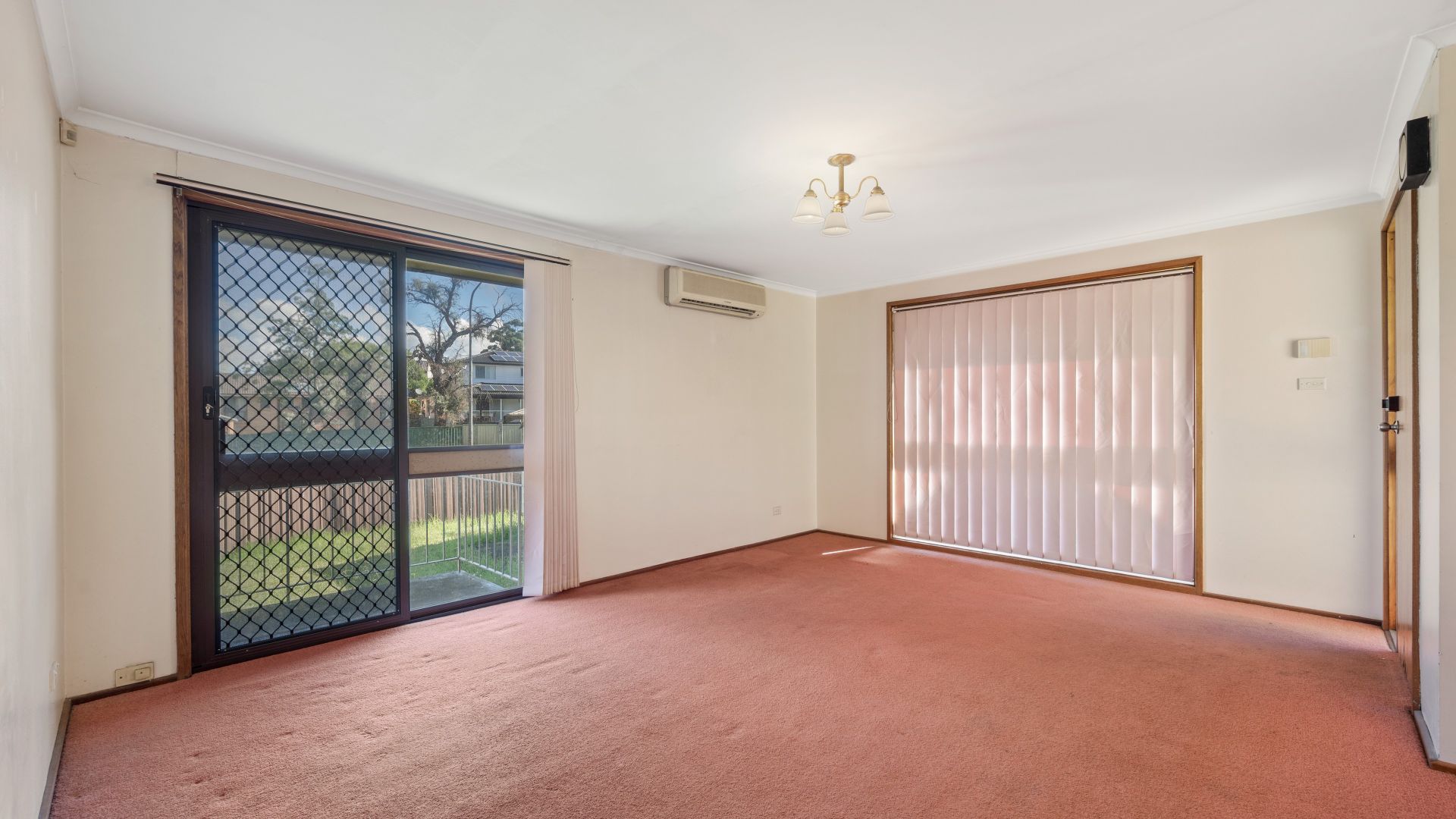 8 Duncansby Crescent, St Andrews NSW 2566, Image 2