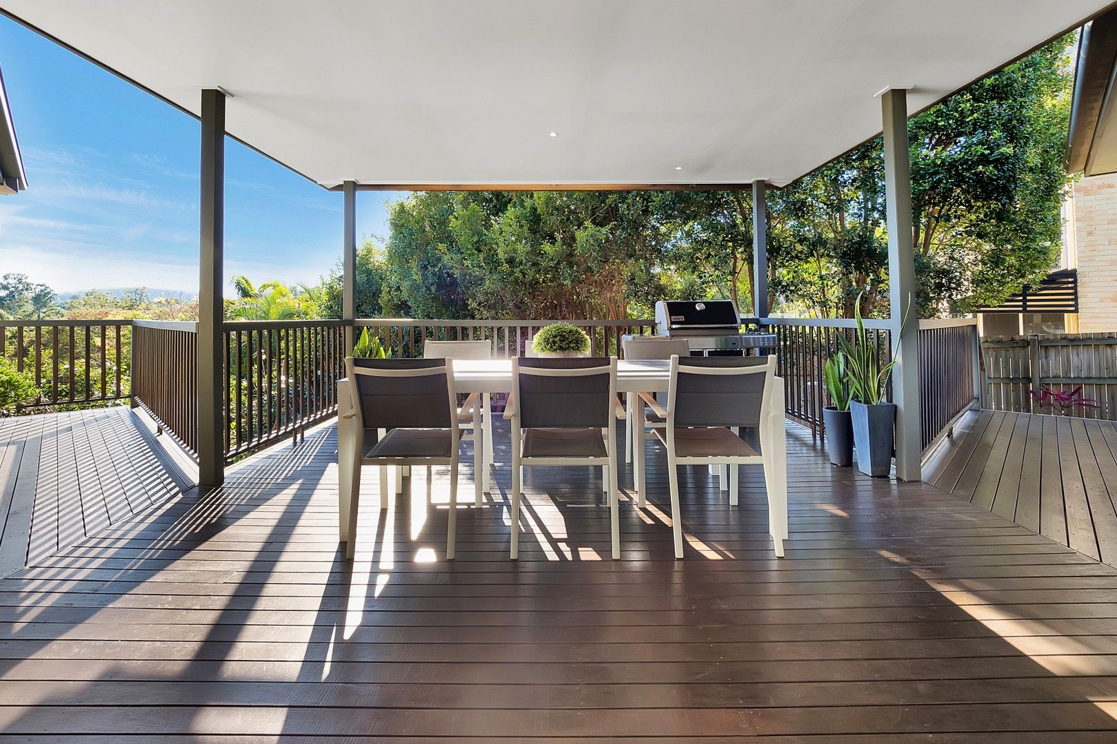 4 bedrooms House in 6 Jillinda Place THE GAP QLD, 4061