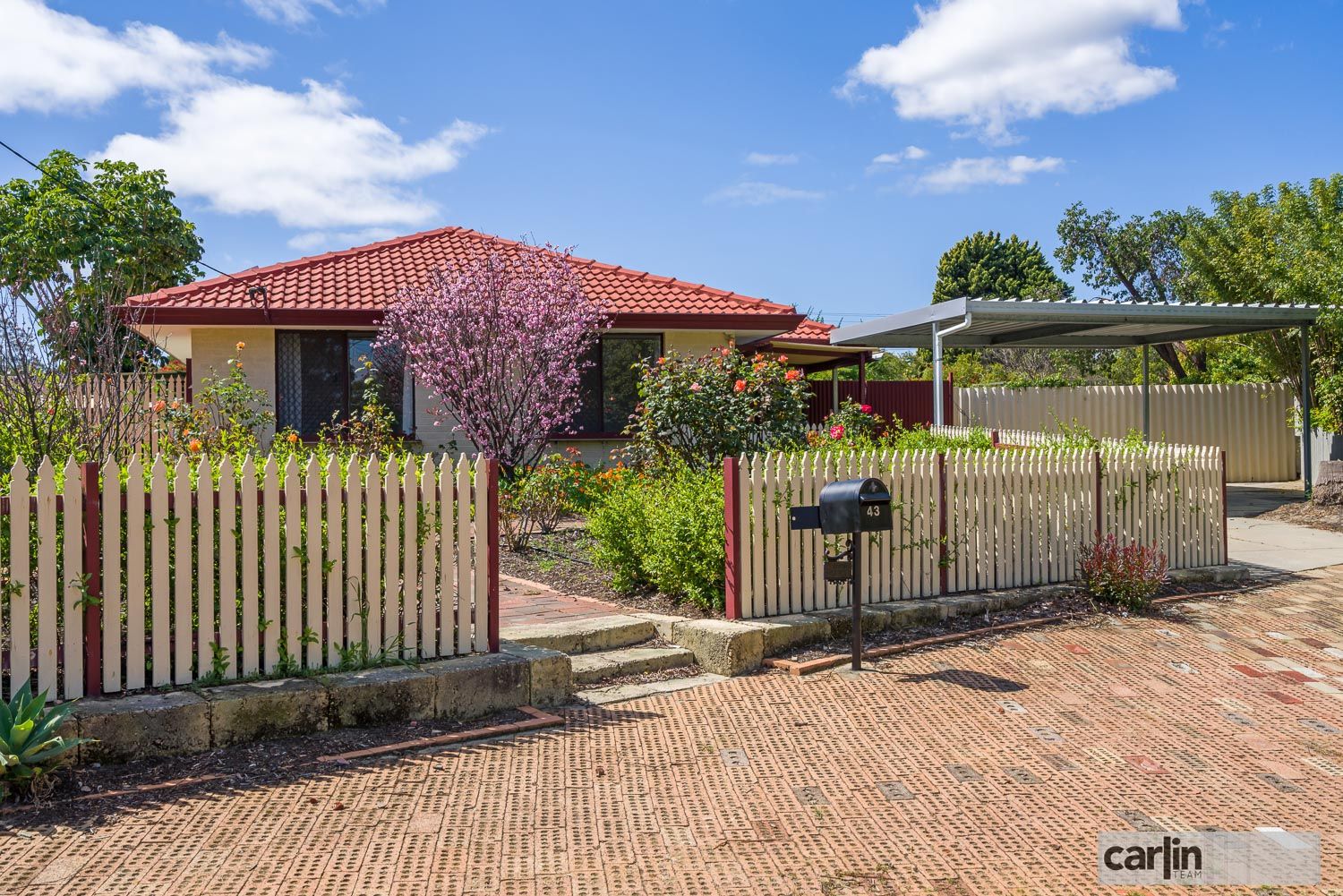 3 bedrooms House in 43 Tallerack Way FORRESTFIELD WA, 6058