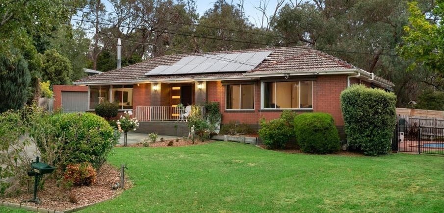 3 bedrooms House in 10 Bainbridge Court KILSYTH VIC, 3137
