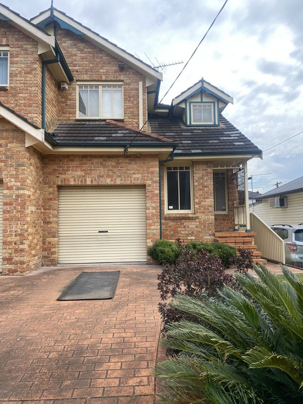 2 bedrooms House in 7B Swain Avenue MOOREBANK NSW, 2170