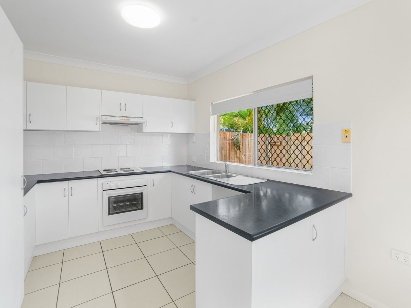 2/48 English Street, Manunda QLD 4870, Image 2