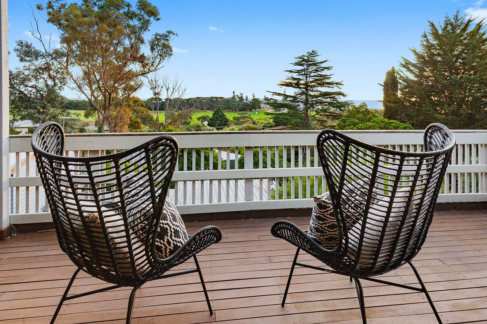 5 bedrooms House in 11 Mohilla Street MOUNT ELIZA VIC, 3930