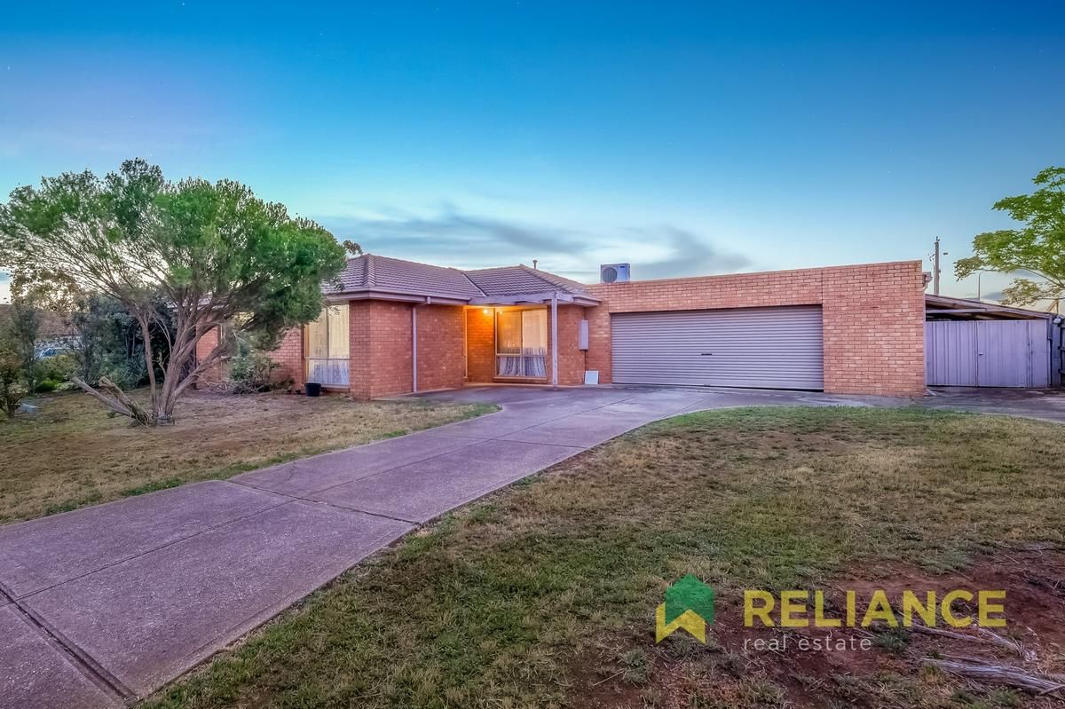 18 Mark Place, Melton West VIC 3337, Image 2