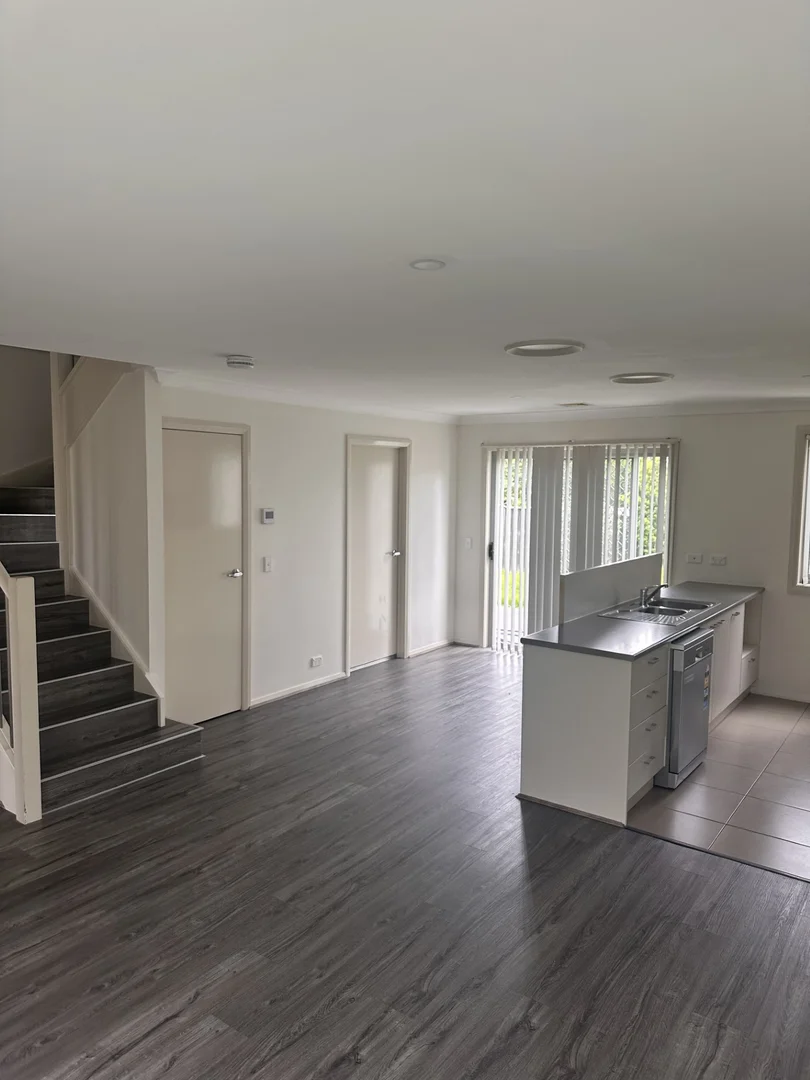 Additional image 13 of 41 Sovereign Circuit, Glenfield NSW 2167