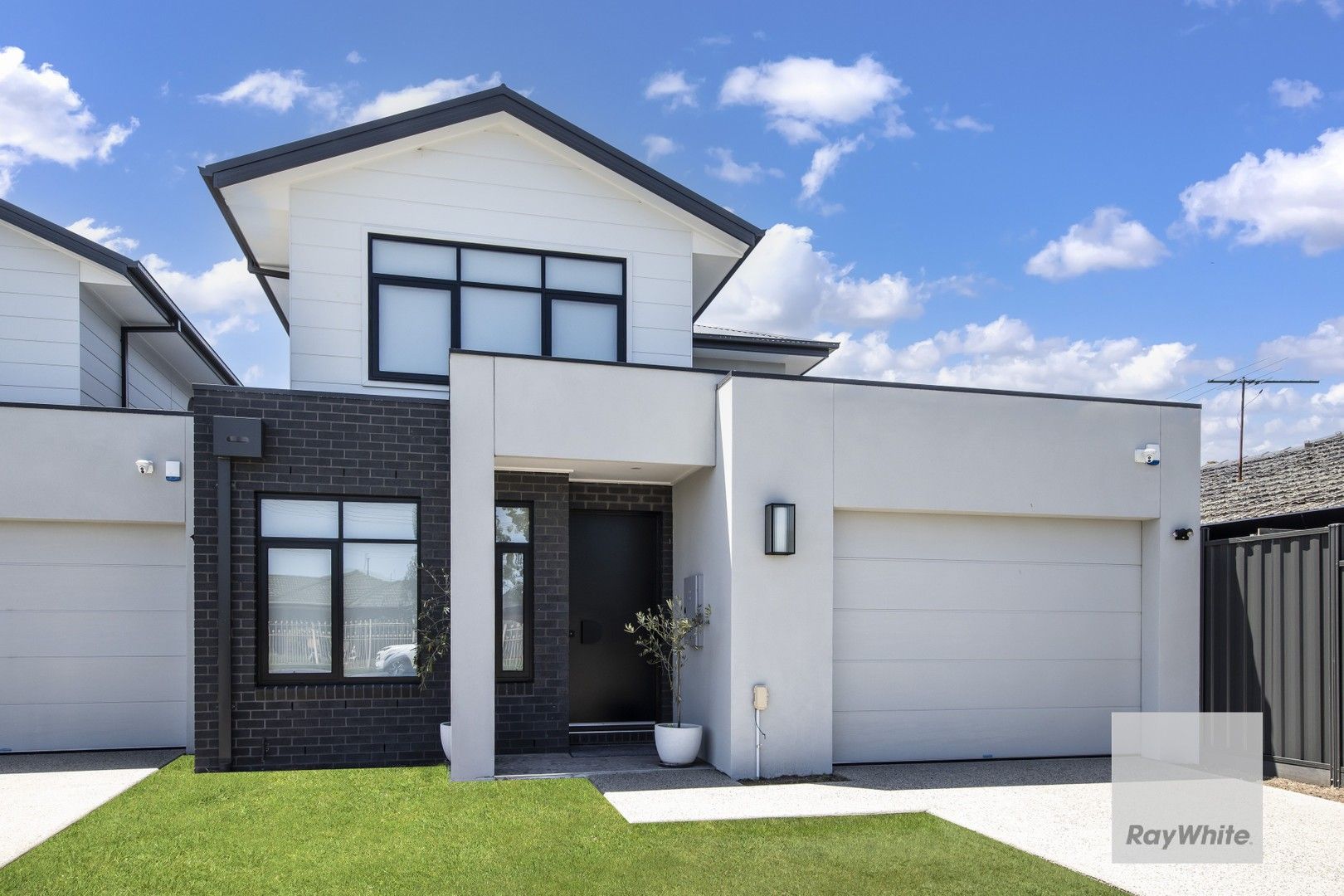 4 bedrooms House in 8A Tanjil Court KEILOR VIC, 3036