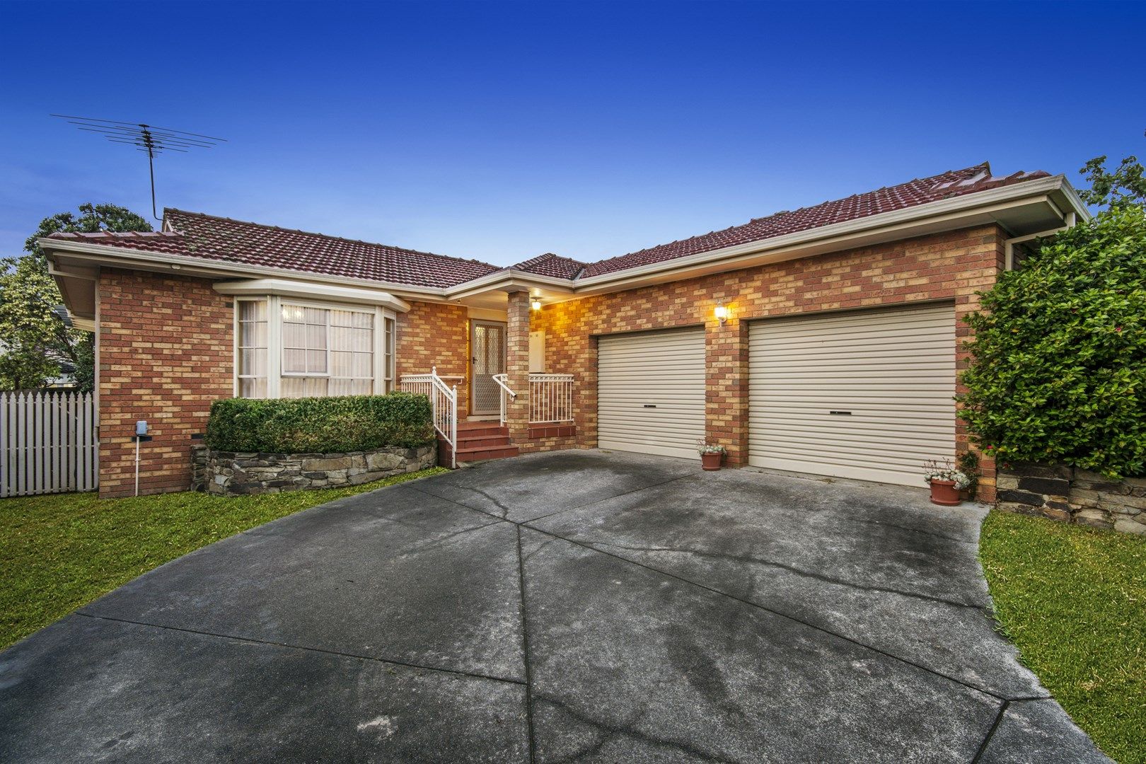 16 Monica Close, Endeavour Hills VIC 3802, Image 0