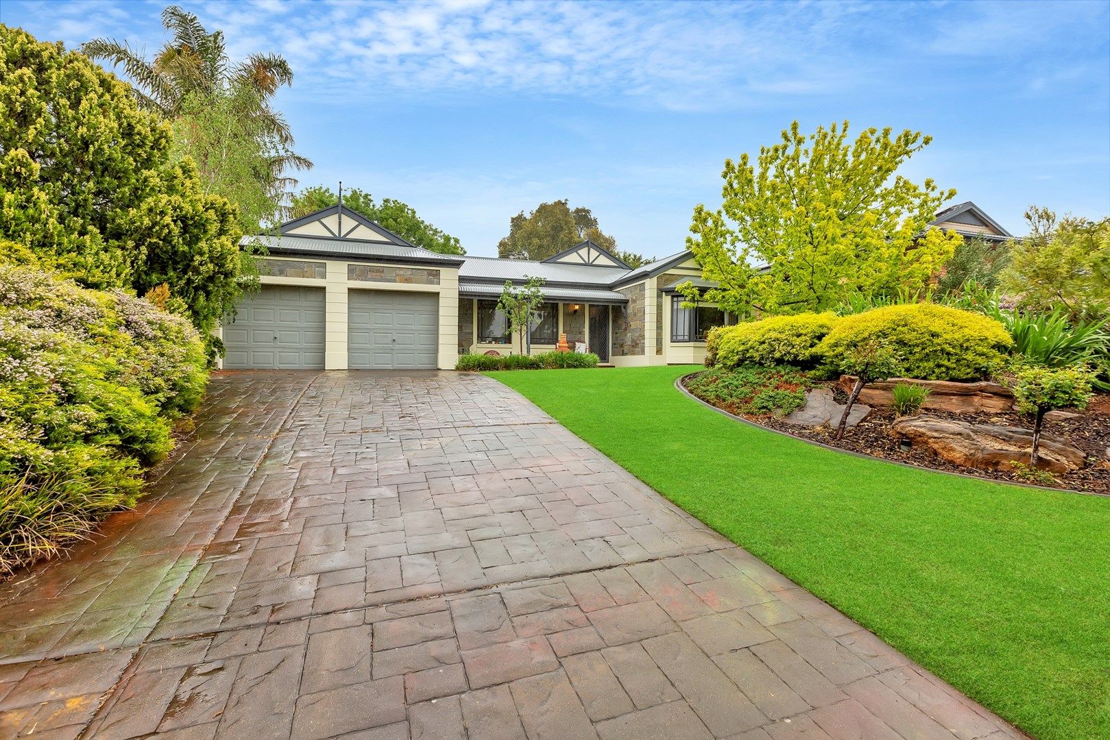 10 Houndsgate Court, Onkaparinga Hills SA 5163, Image 0