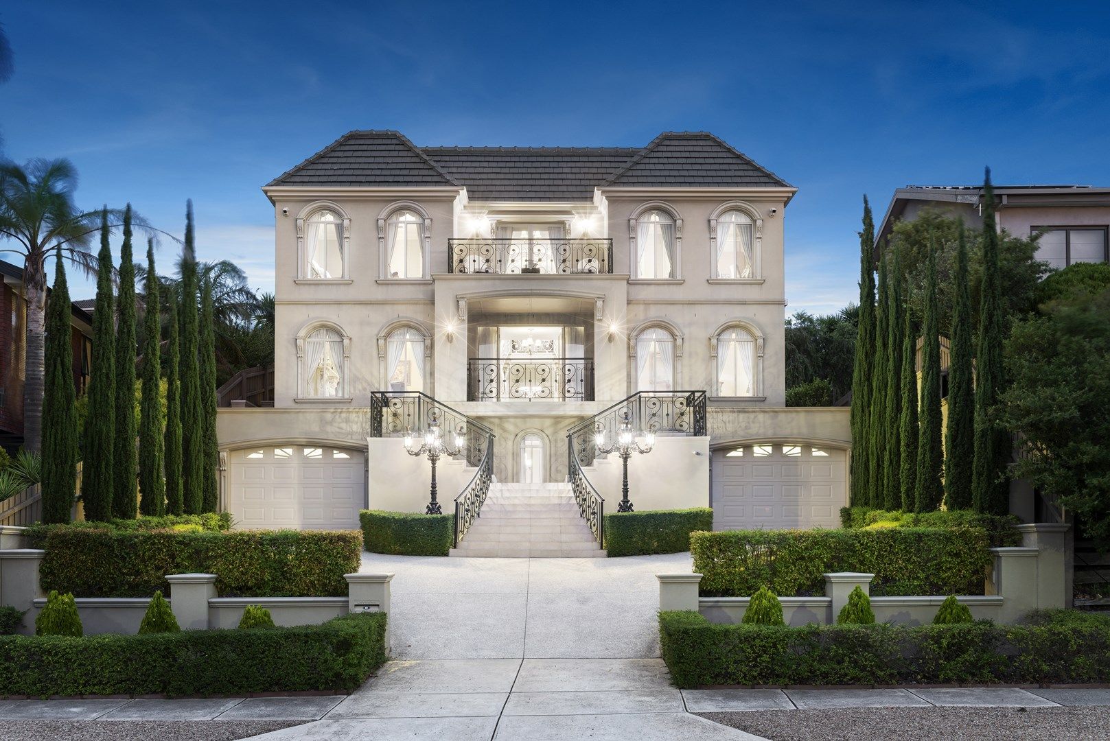 5 bedrooms House in 60 Brentwick Drive GREENSBOROUGH VIC, 3088