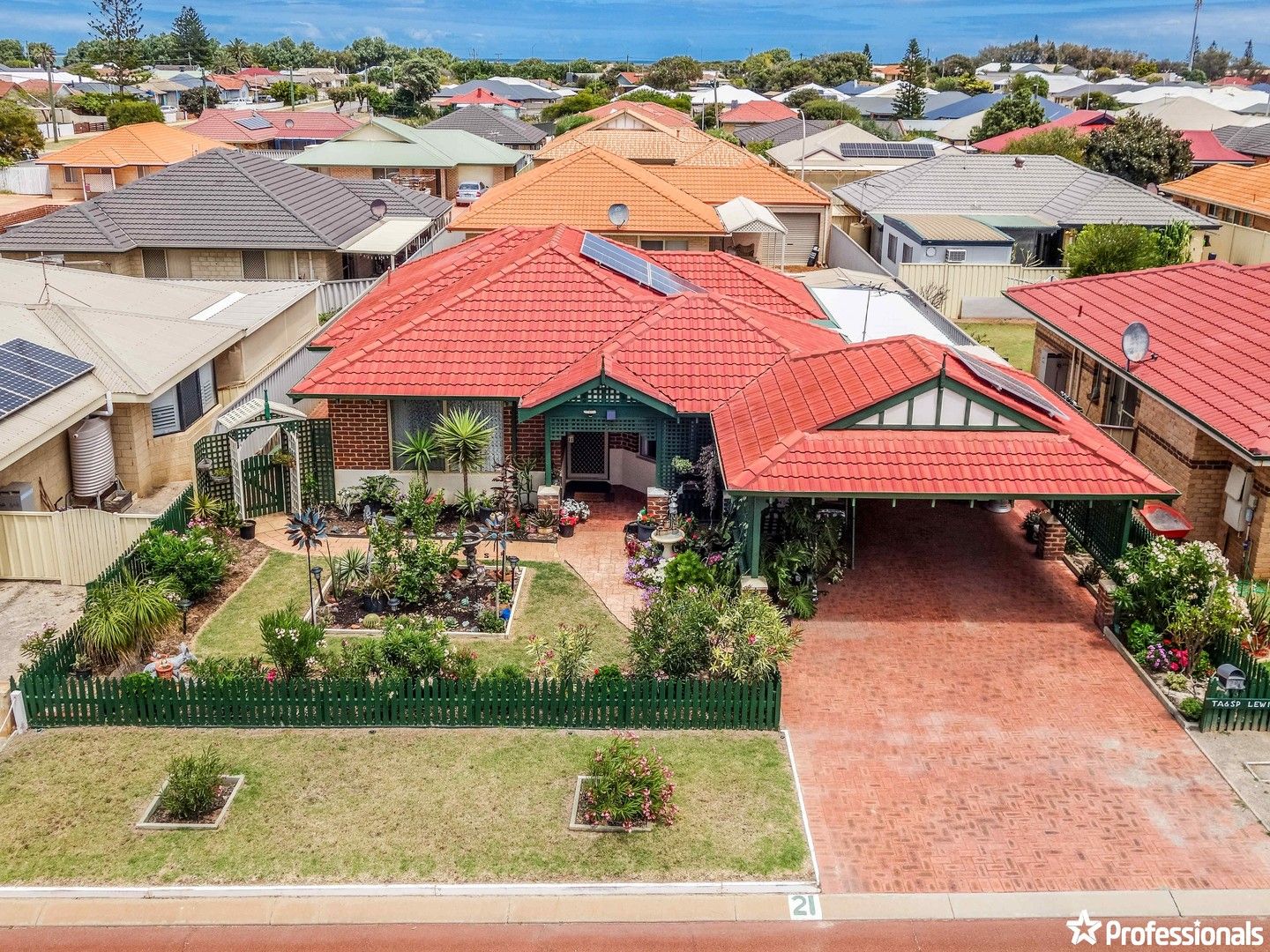 3 bedrooms House in 21 Mcgauran Lane BEACHLANDS WA, 6530