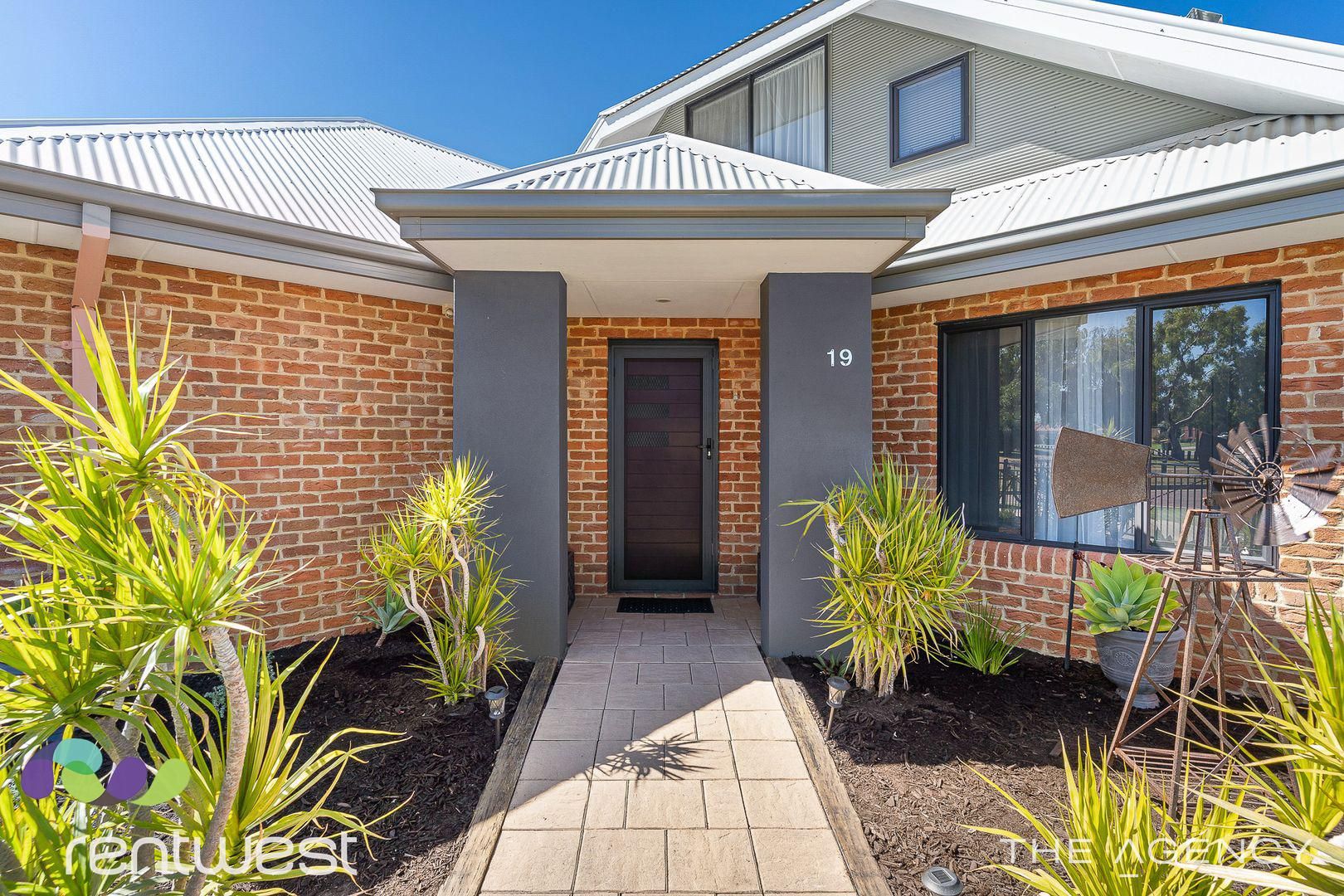 19 Chinchilla Parkway, Port Kennedy WA 6172 House For Rent 650