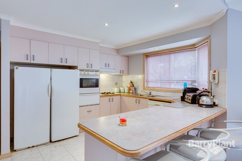 2 Penshurst Court, Hillside VIC 3037, Image 2