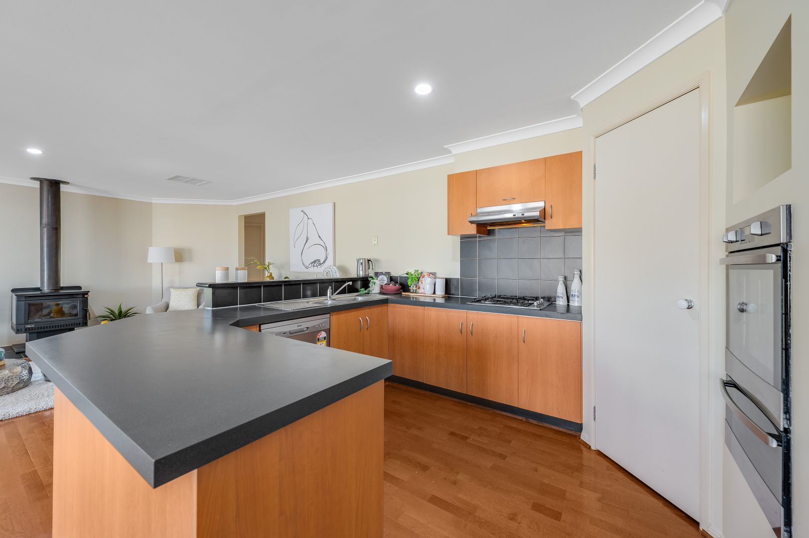 22 Townville Crescent, Hoppers Crossing VIC 3029, Image 2