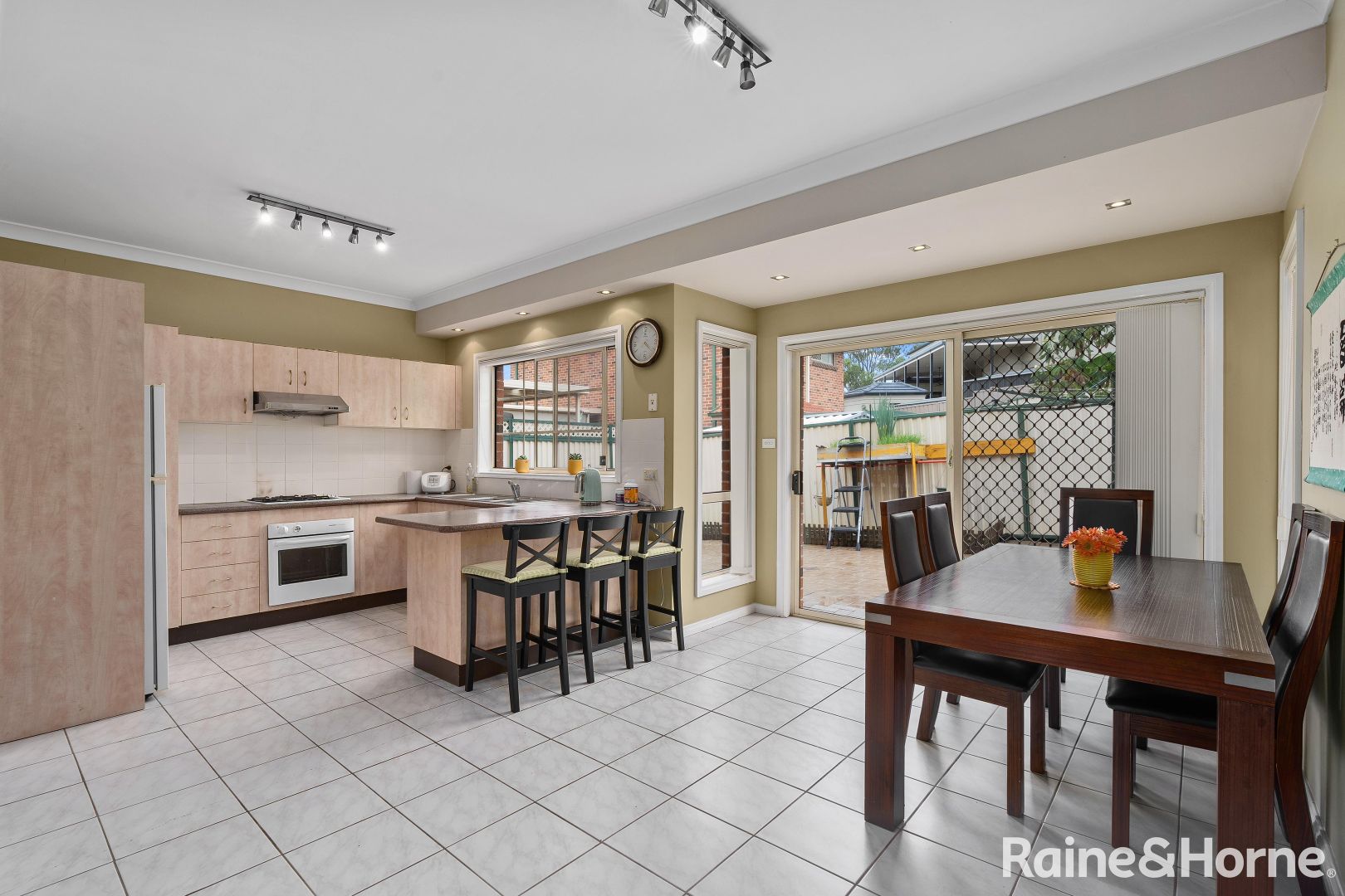 4/21-23 Timothy Place, Edensor Park NSW 2176, Image 2