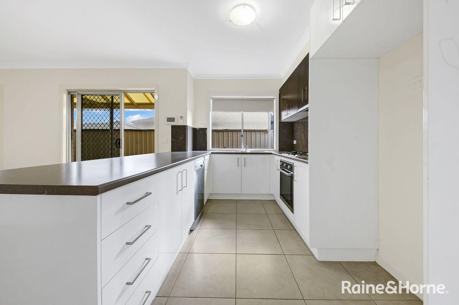 1/3 fishburn grove, Harkness VIC 3337, Image 2