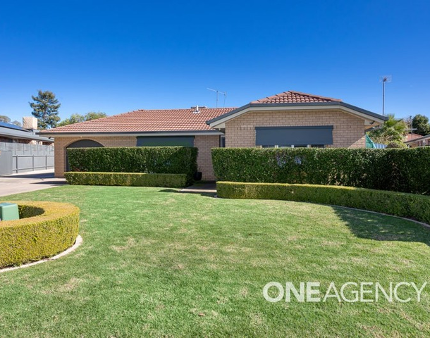 5 Tura Place, Glenfield Park NSW 2650