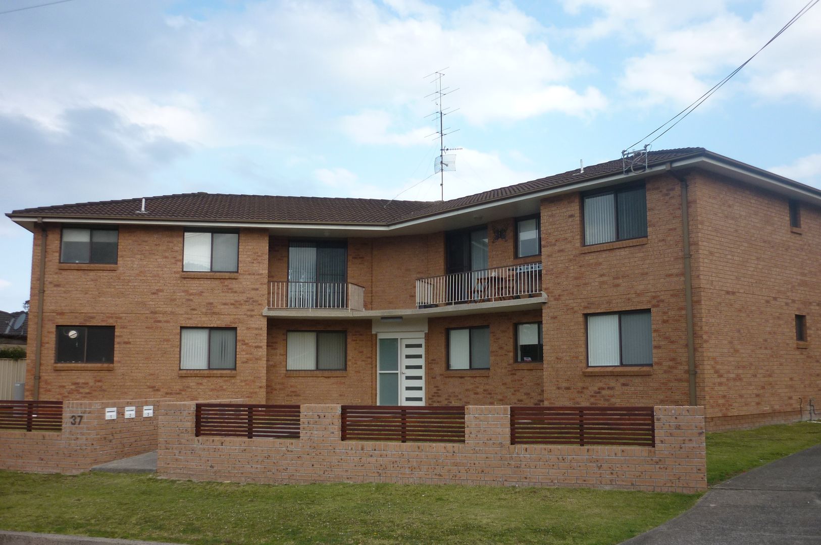 2/37 Roberts Avenue, Barrack Heights Property History & Address