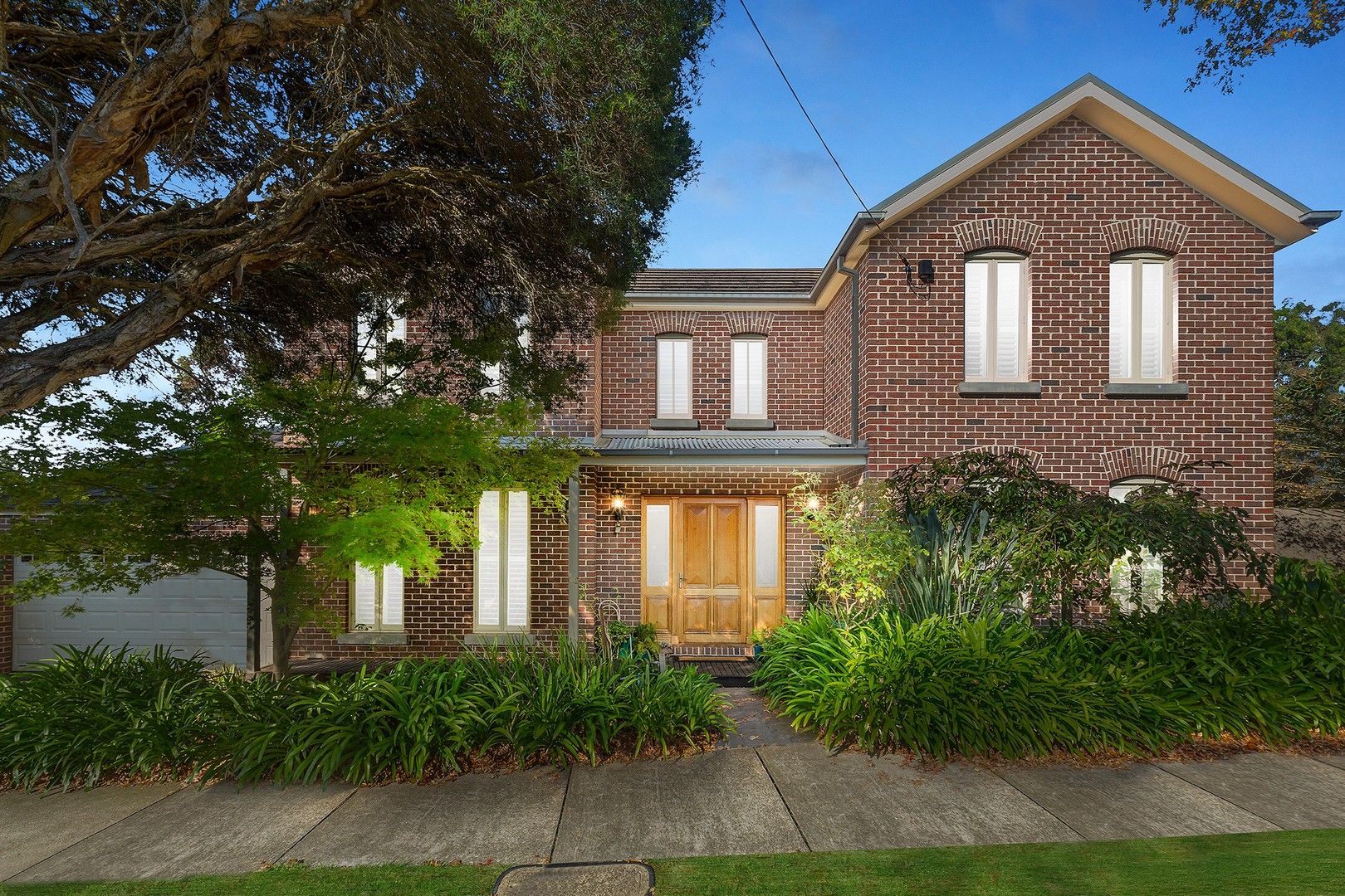 4 bedrooms House in 2 Sweetland Road BOX HILL VIC, 3128