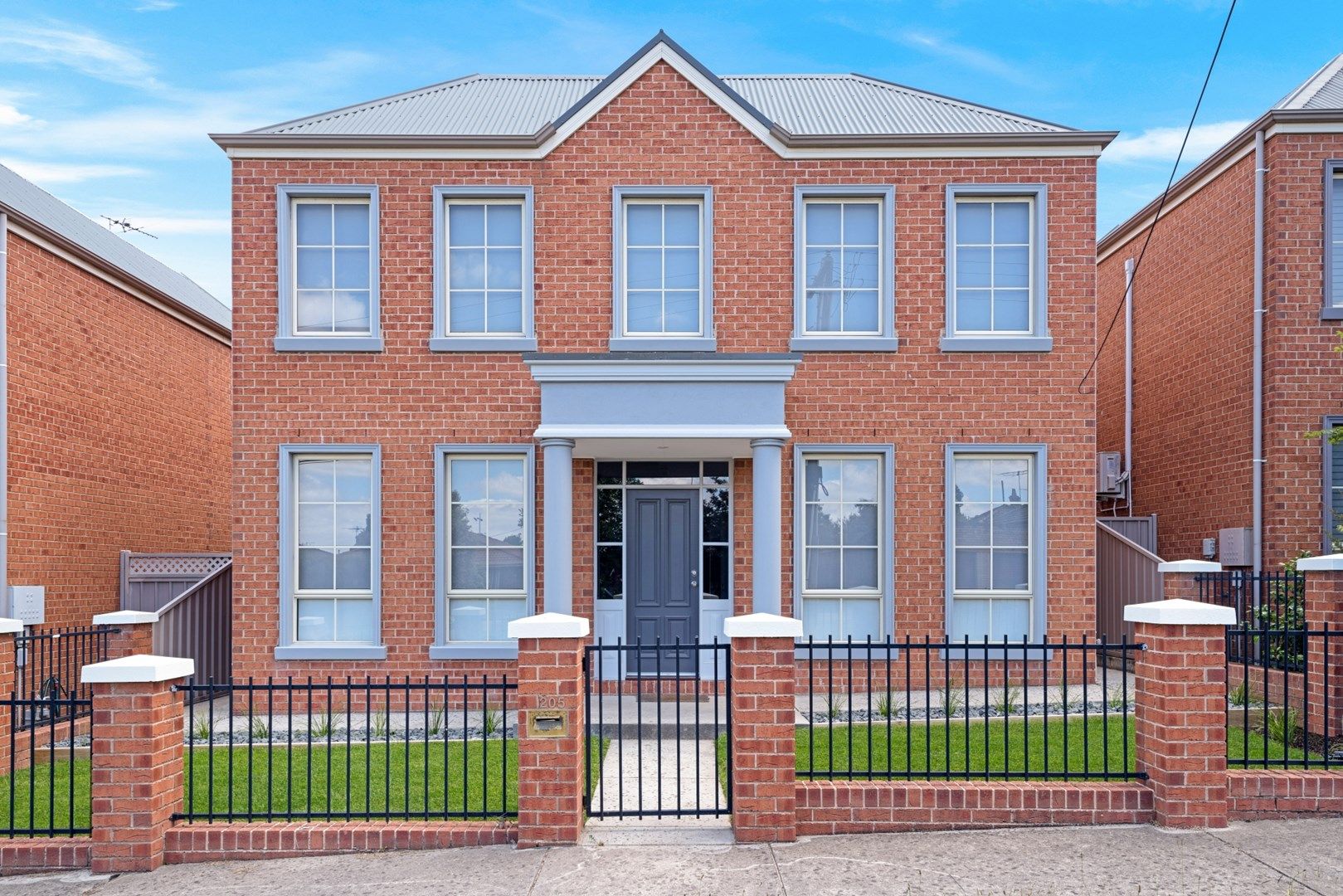 4 bedrooms House in 205 Neill Street SOLDIERS HILL VIC, 3350