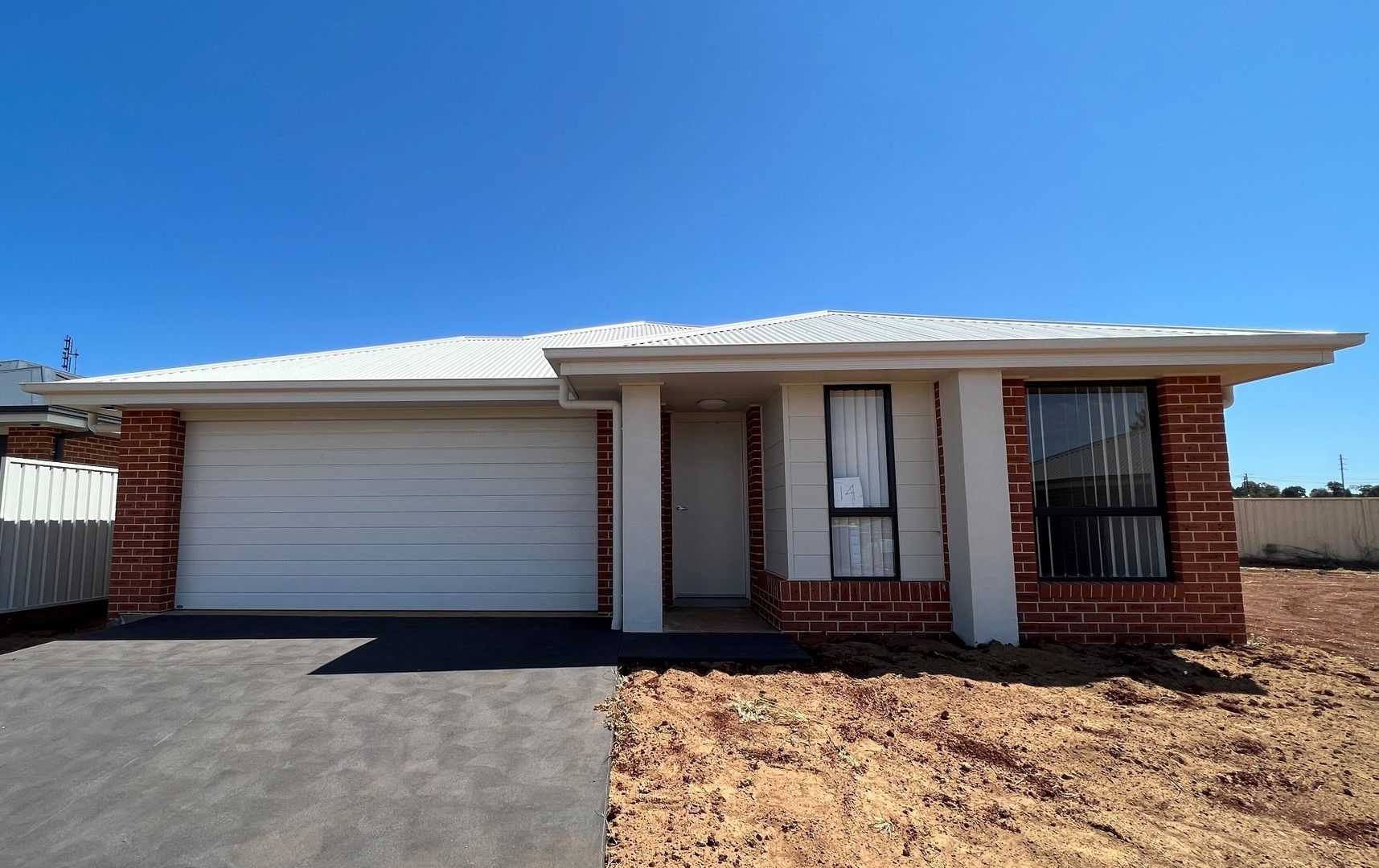 4 bedrooms House in 14 Yuwambi Close PARKES NSW, 2870
