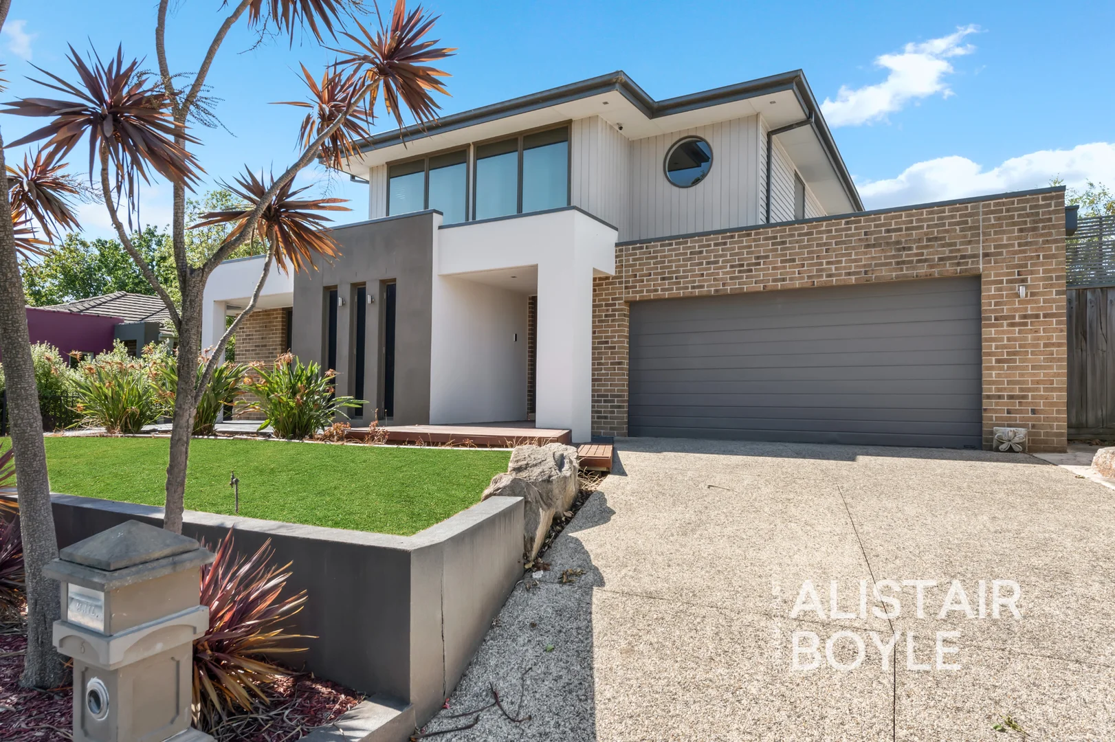 6 Fallingwater Drive, Pakenham VIC 3810