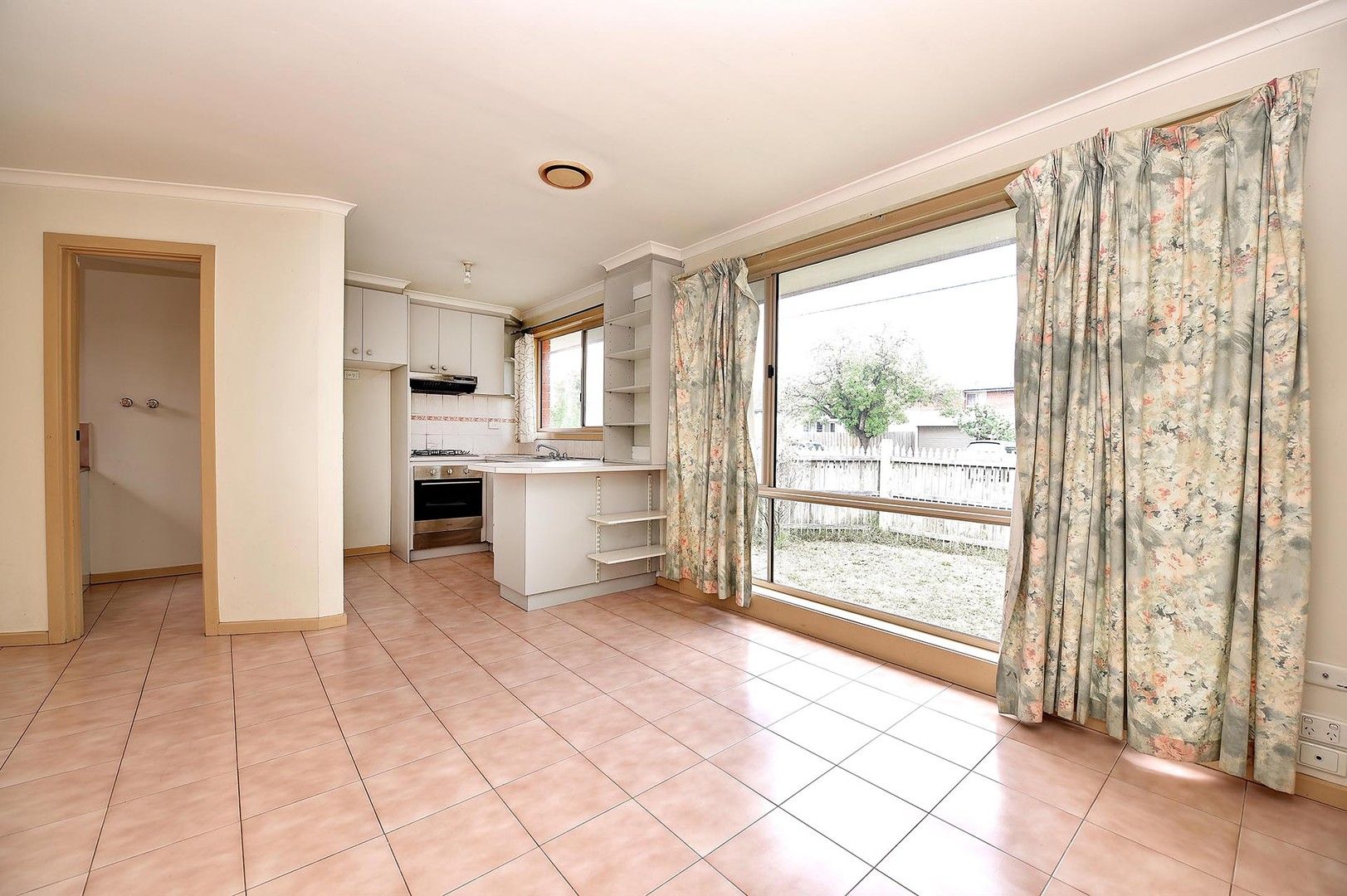 2 bedrooms Apartment / Unit / Flat in 1/15 Rugby Road HUGHESDALE VIC, 3166