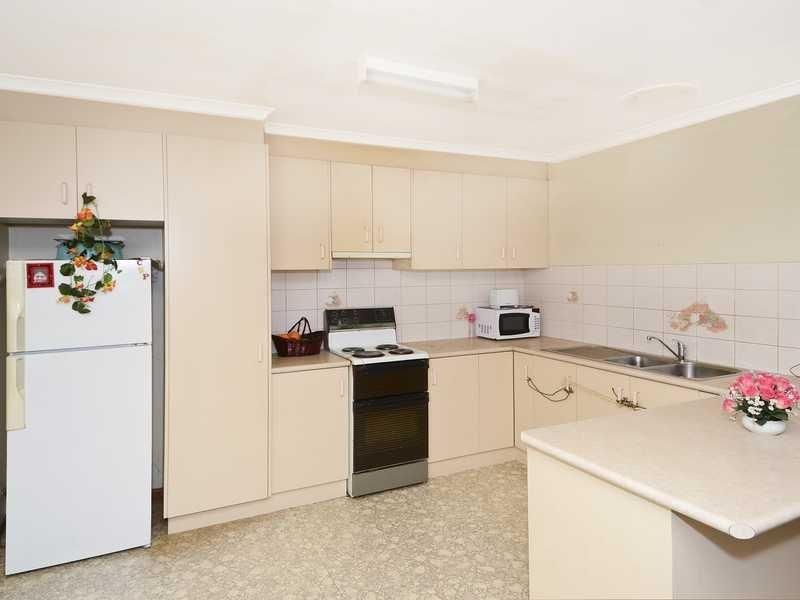 1/3 Everett Close, HERNE HILL VIC 3218, Image 2