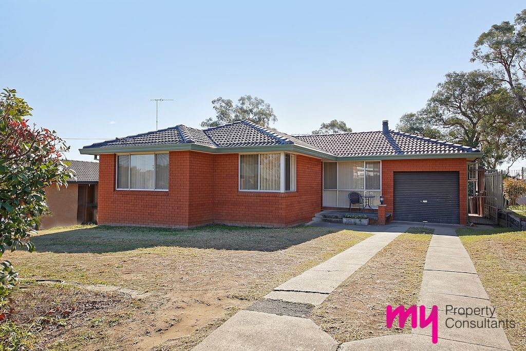 8 Cunningham Place, Camden South NSW 2570