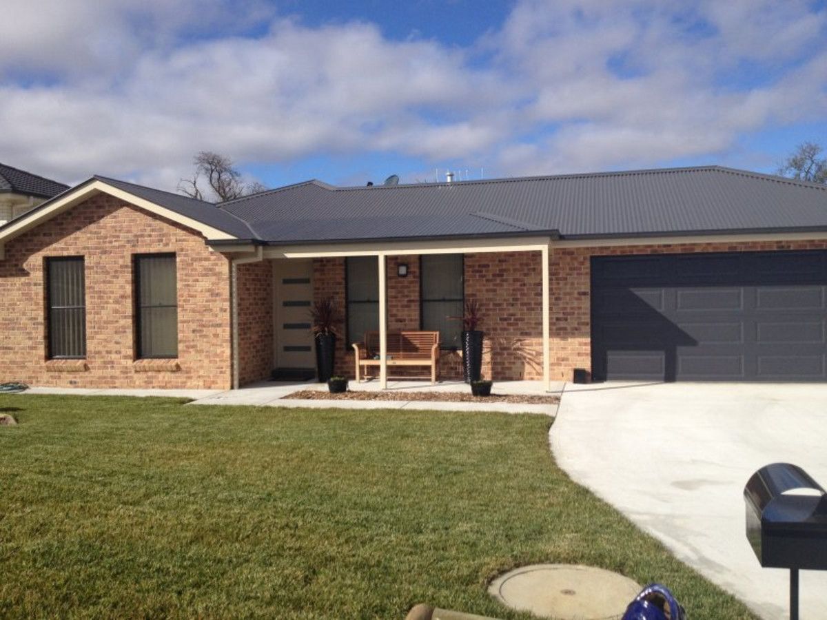 5 bedrooms House in 18 Douglas Court BATHURST NSW, 2795
