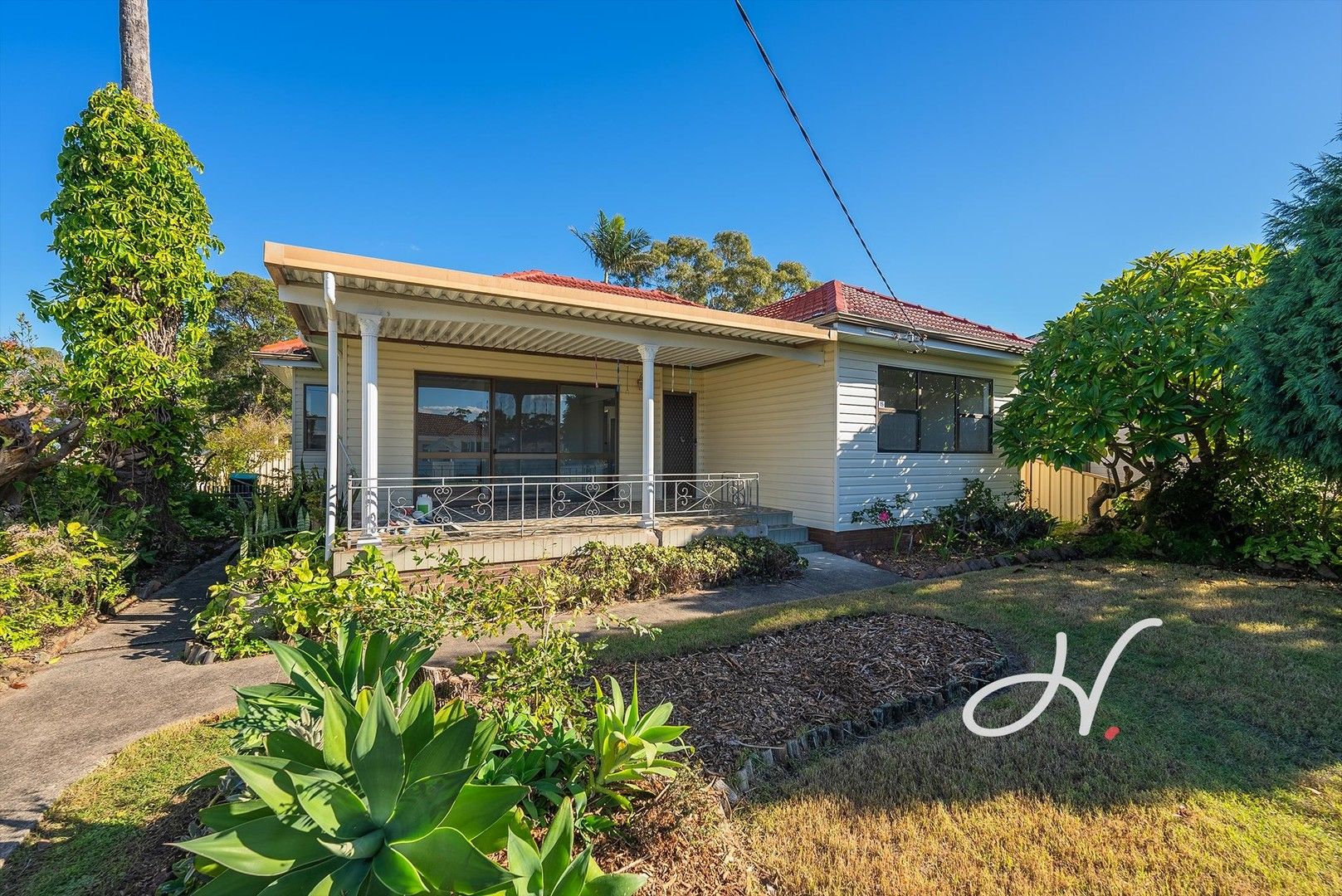 2 bedrooms House in 15 Wyong Road LAMBTON NSW, 2299