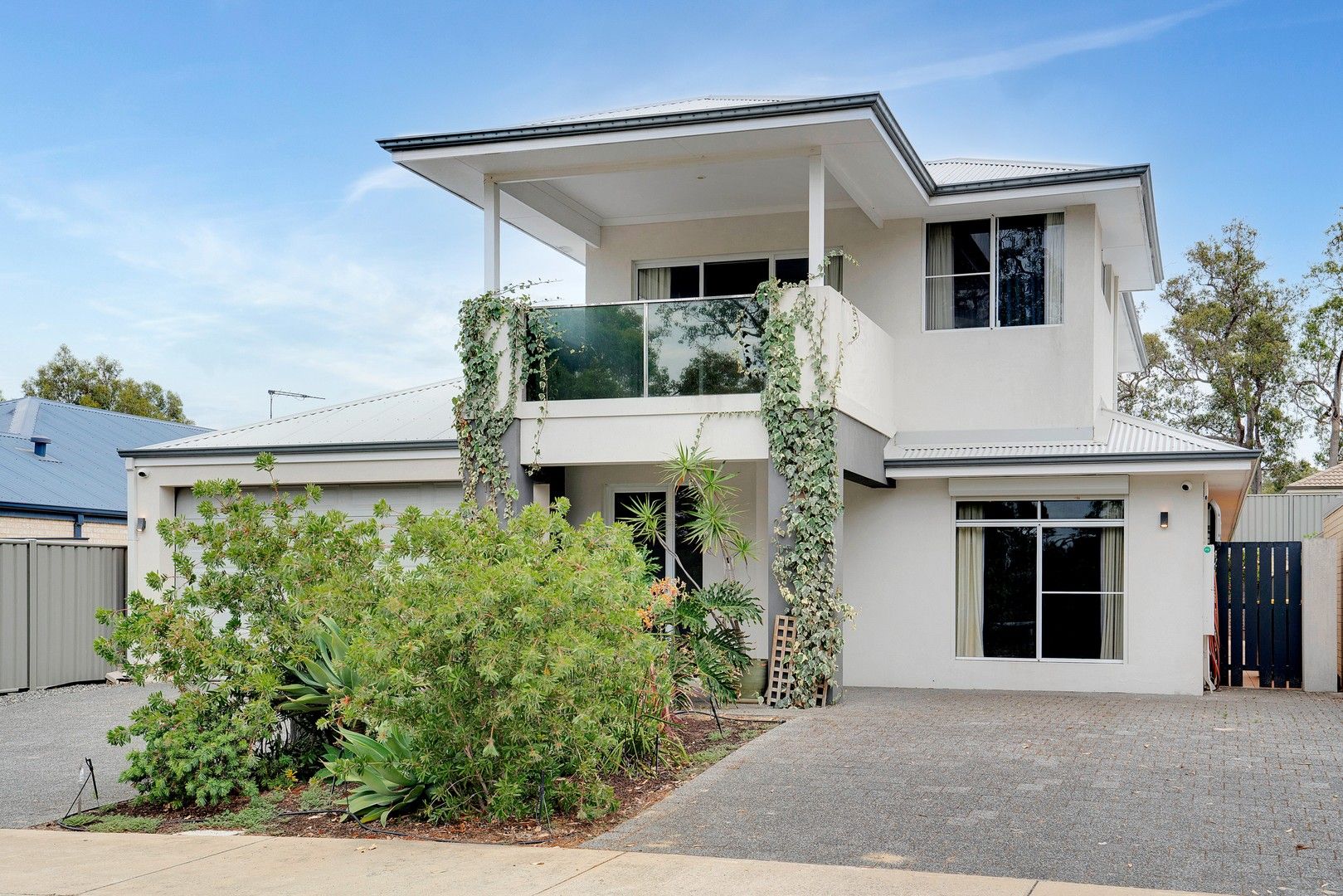 4 bedrooms House in 19 Kirkby Circuit WELLARD WA, 6170
