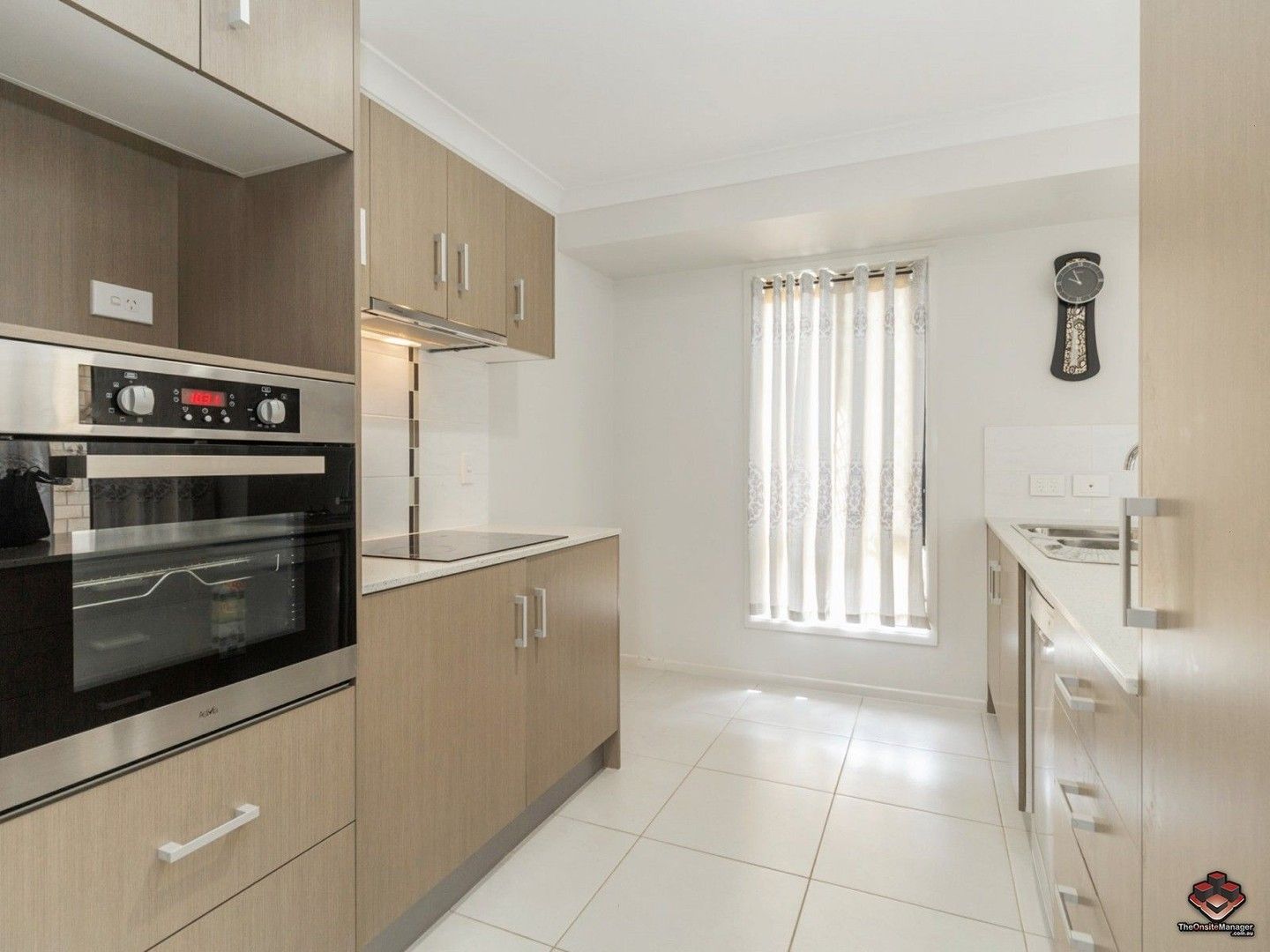 4 bedrooms House in 132 Peverell Street HILLCREST QLD, 4118