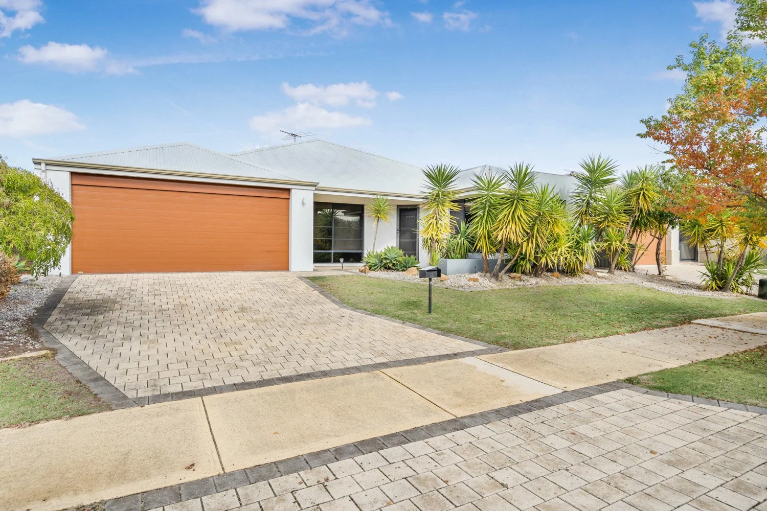 14 Kalinda Pass, Piara Waters WA 6112