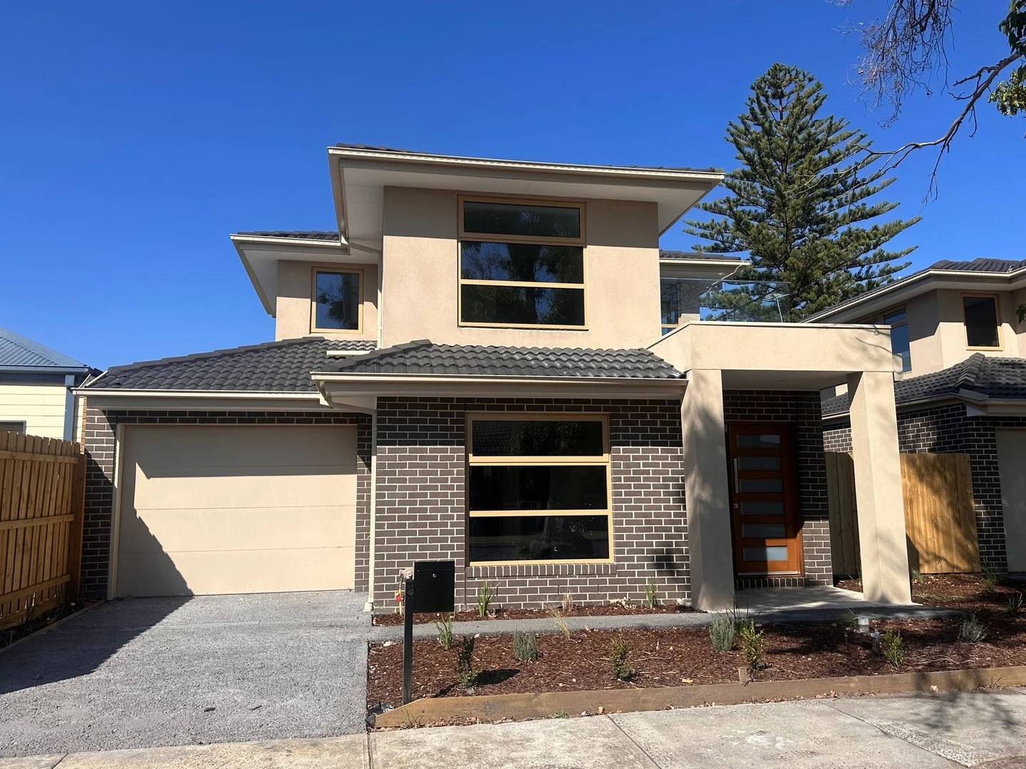 2C Wykeham Court, Frankston VIC 3199