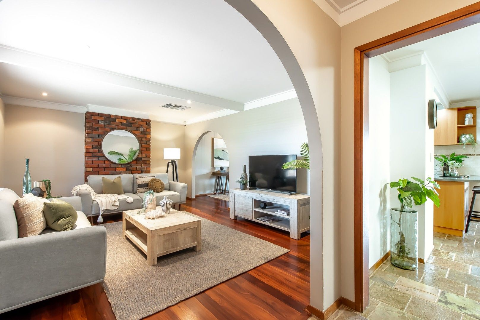 5 bedrooms House in 4 Hurley Way HILLARYS WA, 6025