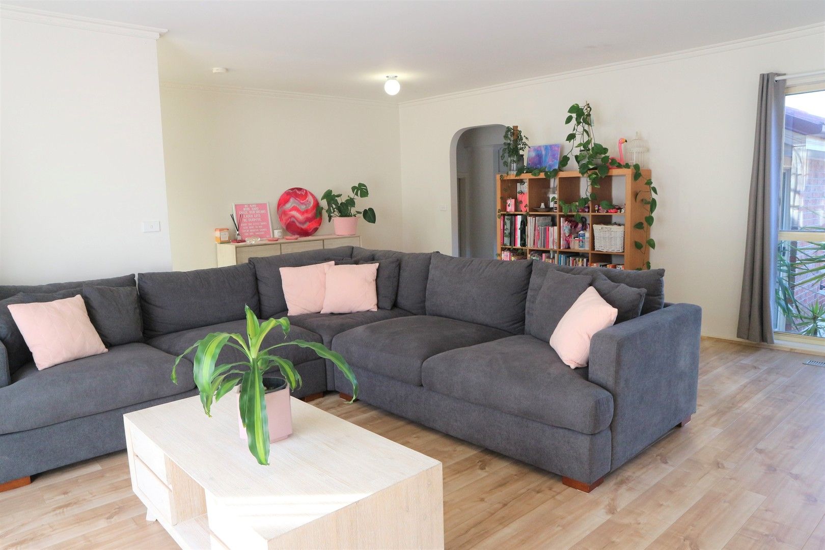2 bedrooms Apartment / Unit / Flat in 2/1 Velden Ave FERNTREE GULLY VIC, 3156