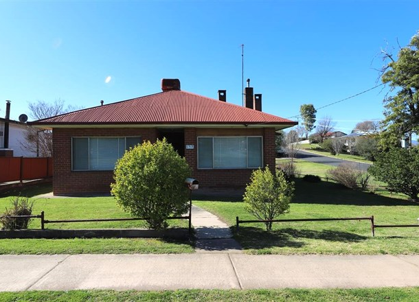 132 Capper Street, Tumut NSW 2720