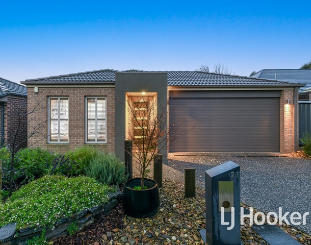 21 Waler Circuit, Clyde North VIC 3978