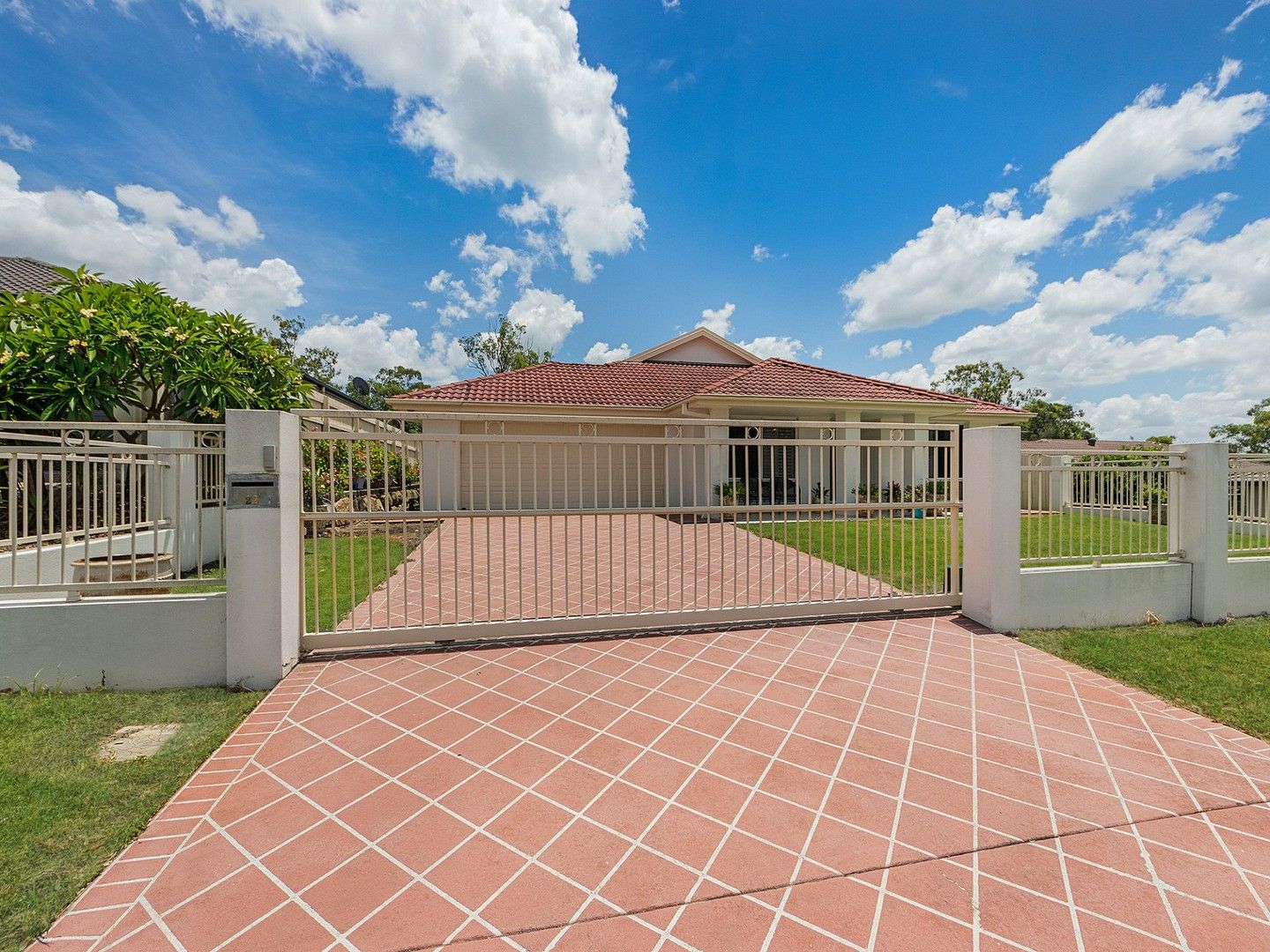 4 bedrooms House in 22 Faustina Close AUGUSTINE HEIGHTS QLD, 4300