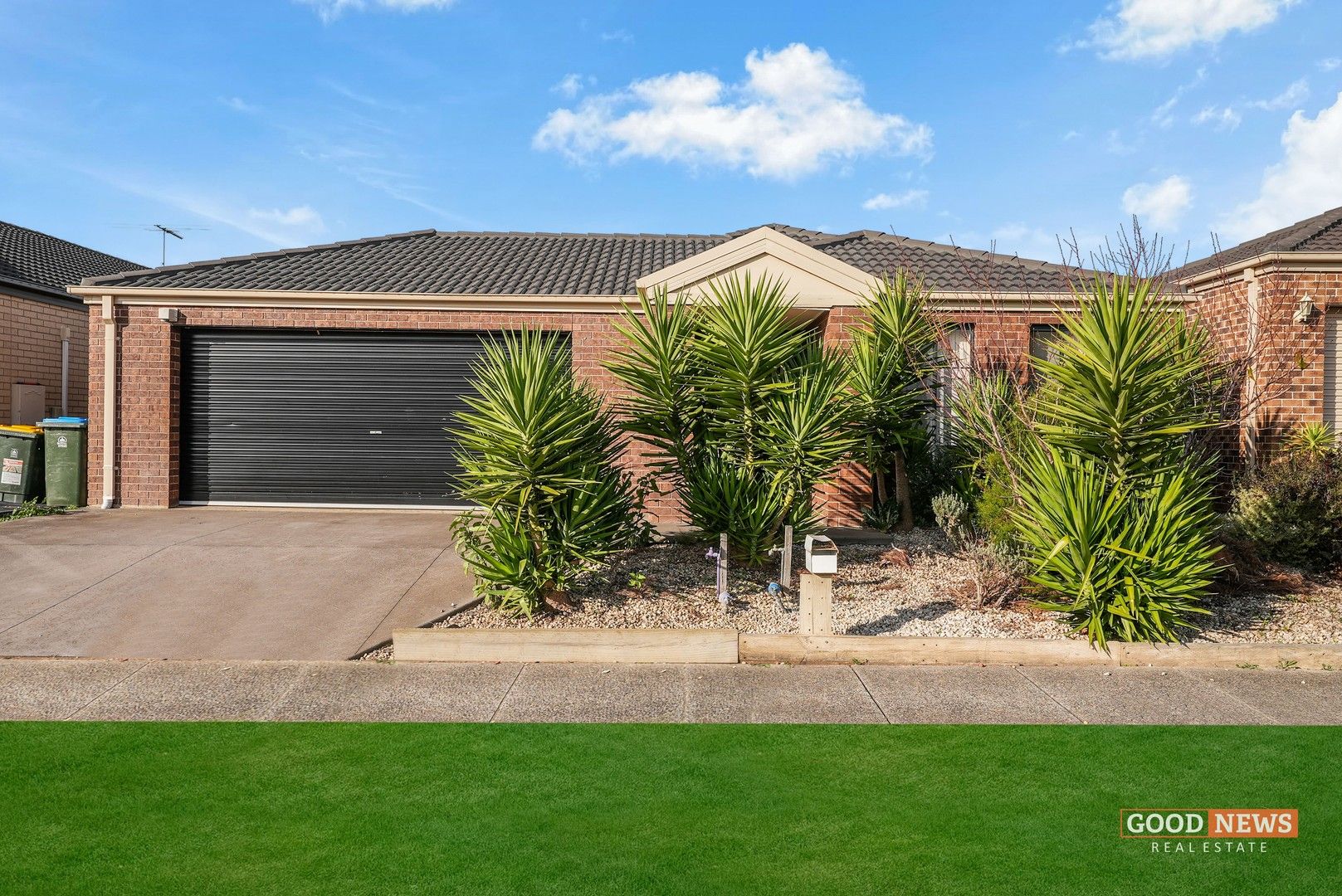 4 bedrooms House in 6 Brockwell Crescent MANOR LAKES VIC, 3024