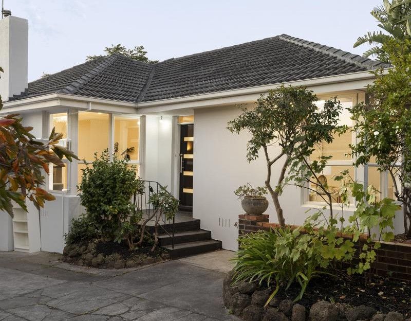 3 bedrooms Apartment / Unit / Flat in 1/27 Chestnut Street SURREY HILLS VIC, 3127