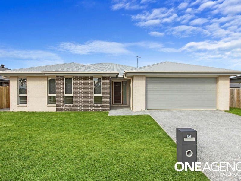 4 bedrooms House in 15 Sailaway Circuit ELI WATERS QLD, 4655