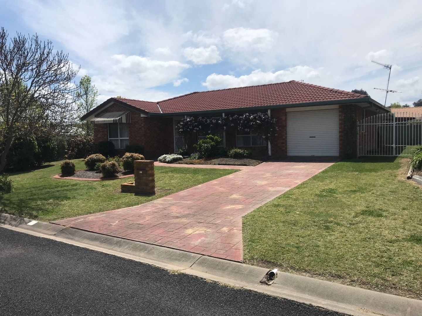 3 bedrooms House in 46 Macdonald Drive ARMIDALE NSW, 2350