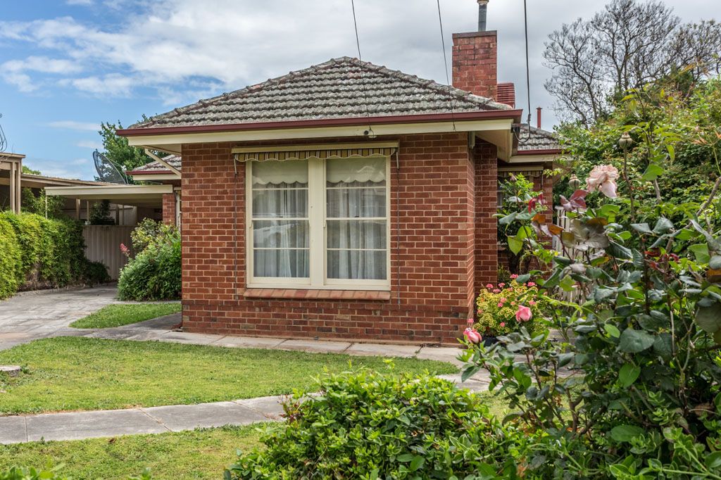 4 Cheviot Avenue, Lower Mitcham SA 5062