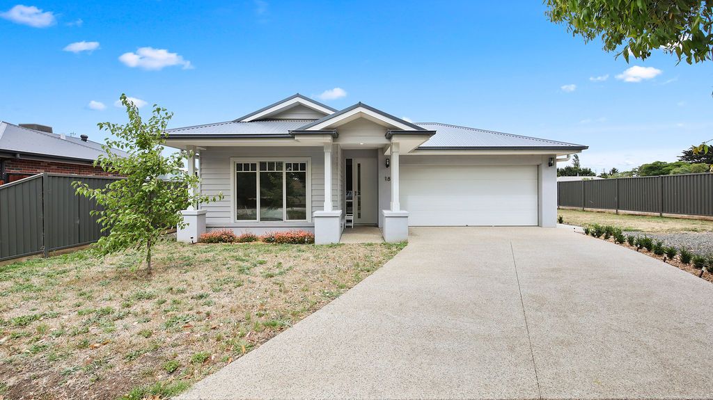 4 bedrooms House in 18 Cathcart Street CLARENDON VIC, 3352
