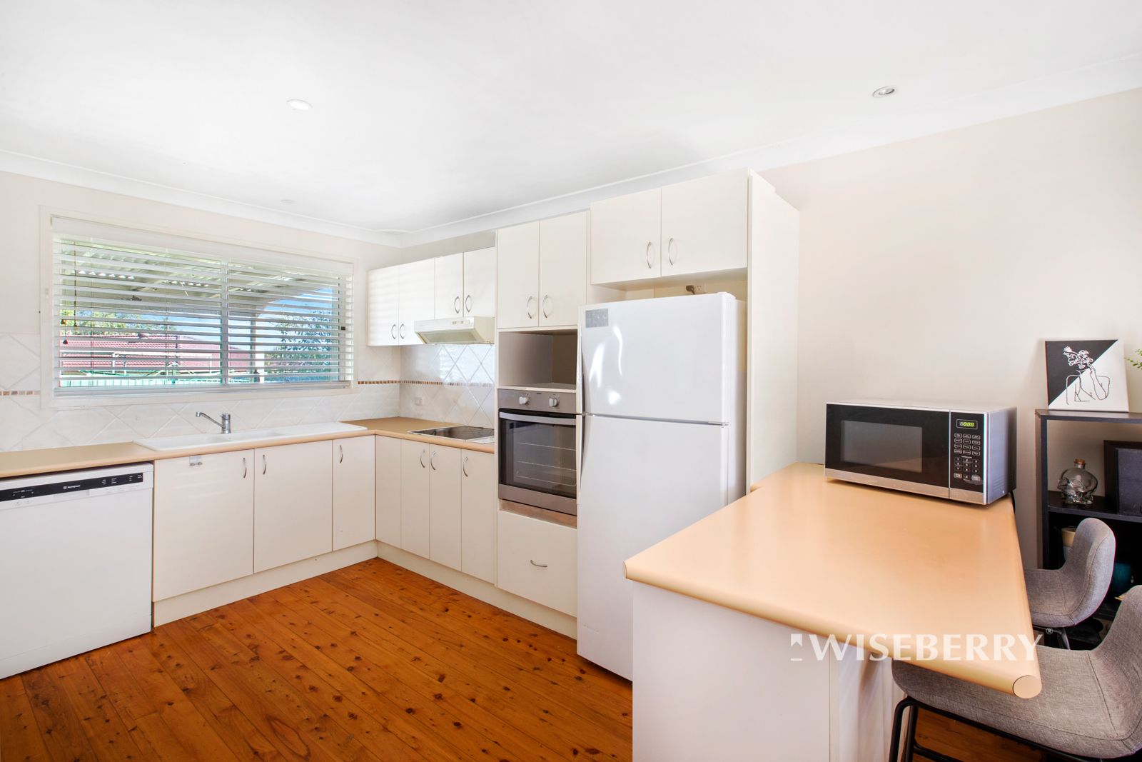 8 Esther Close, Gorokan NSW 2263, Image 2