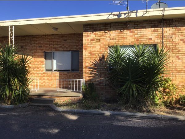 2 bedrooms Apartment / Unit / Flat in 2/13 Petra Avenue TAMWORTH NSW, 2340