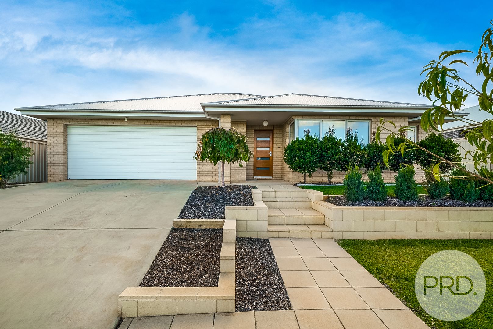 4 bedrooms House in 18 Ross Parkway GOBBAGOMBALIN NSW, 2650